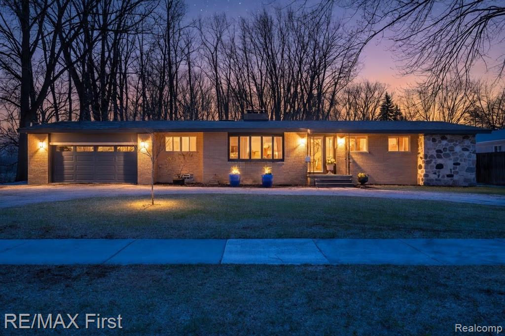 905 W Parker Avenue, Madison Heights, MI 48071 — front exterior
