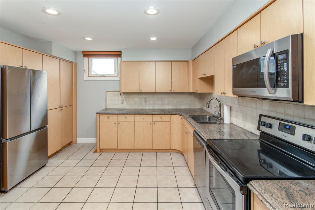 6598 MAPLE LAKES Drive, West Bloomfield, MI — Photo 9