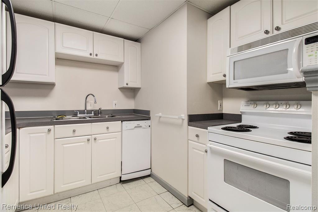 6740 HERBST Road, Brighton, MI 48114 — Photo 34