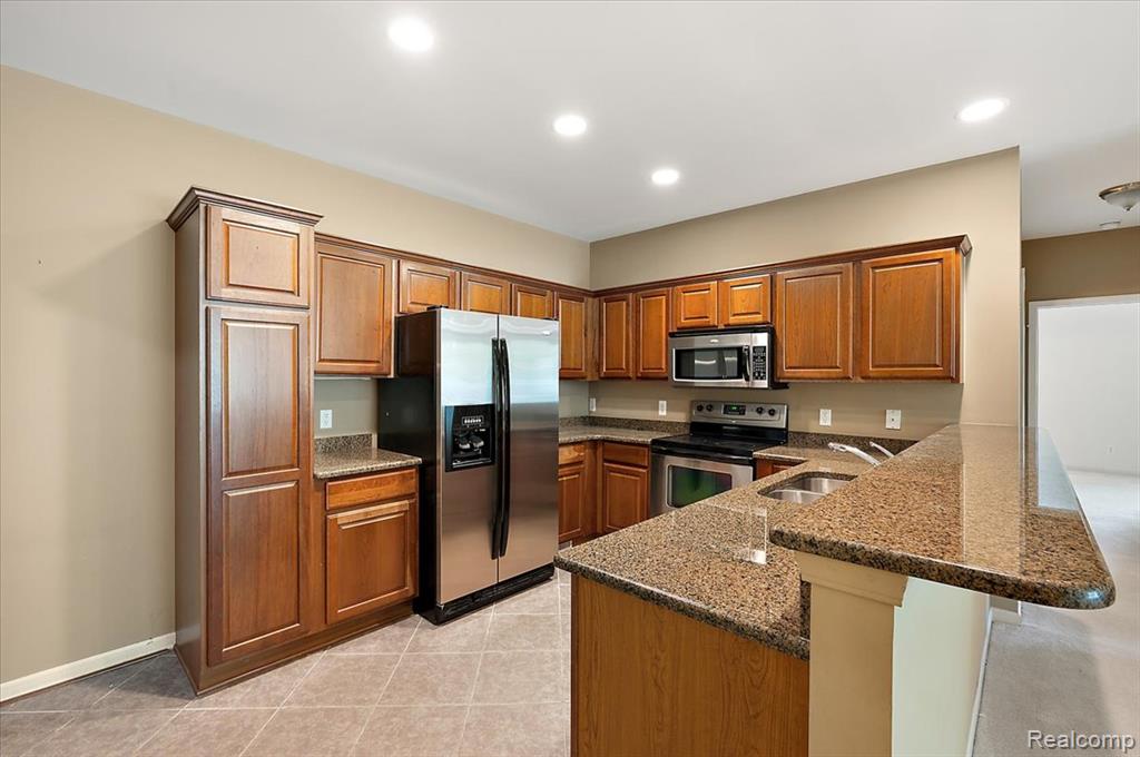 6713 Boulder Pointe Drive, Washington, MI — Photo 2