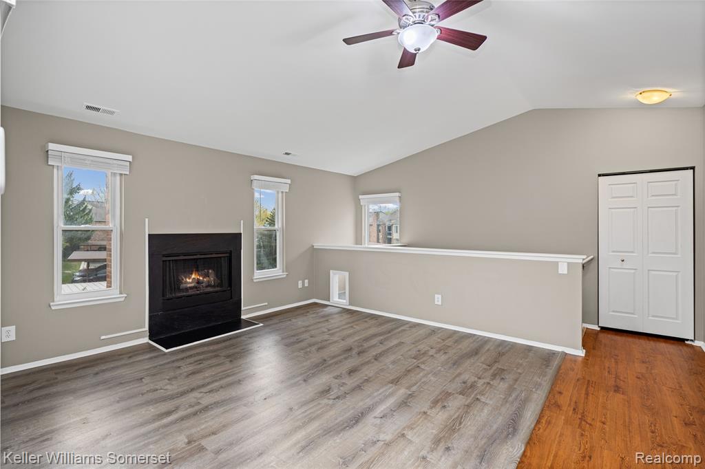 20745 Indian Creek Drive, Farmington Hills, MI 48335 — Photo 8