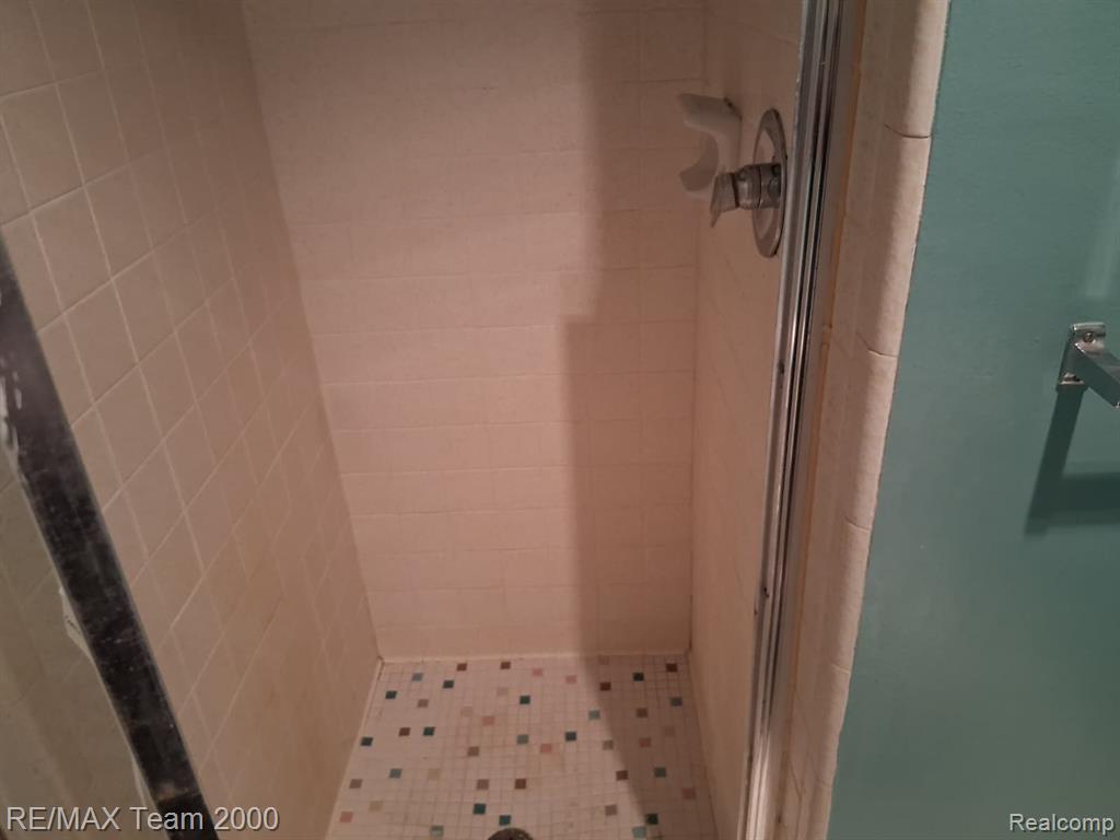 7590 Woodview Drive, 1, Westland, MI — Photo 12