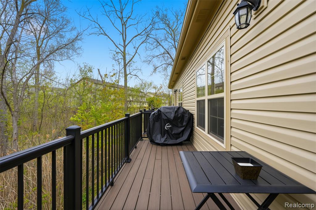 606 Pointe Drive, Walled Lake, MI 48390 — Photo 23