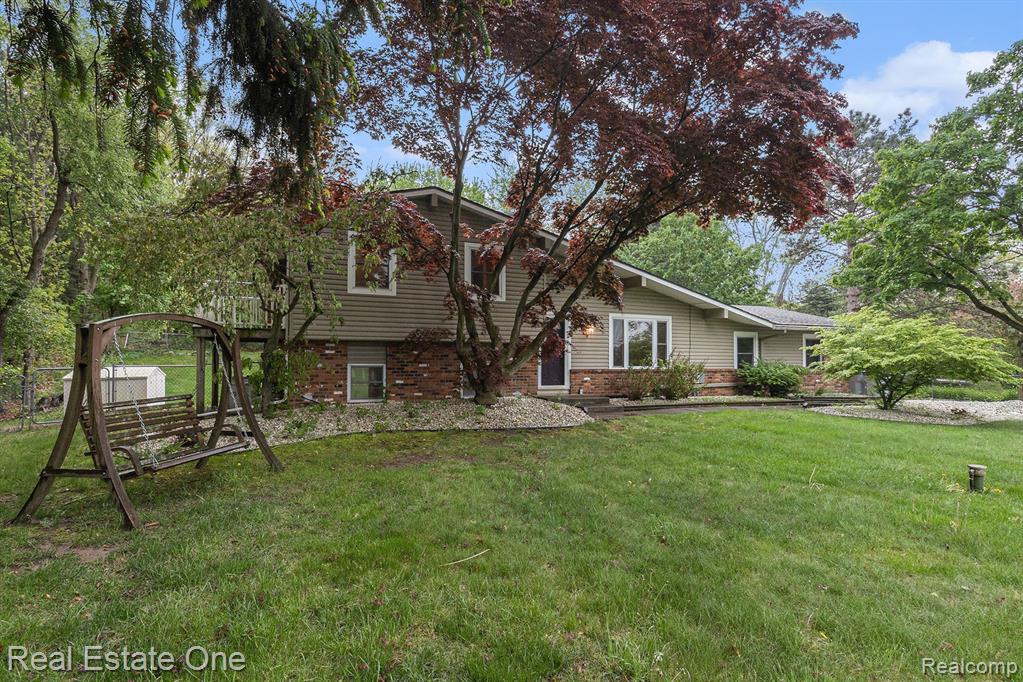 8830 SKYLANE Drive, Brighton, MI 48114 — Photo 27