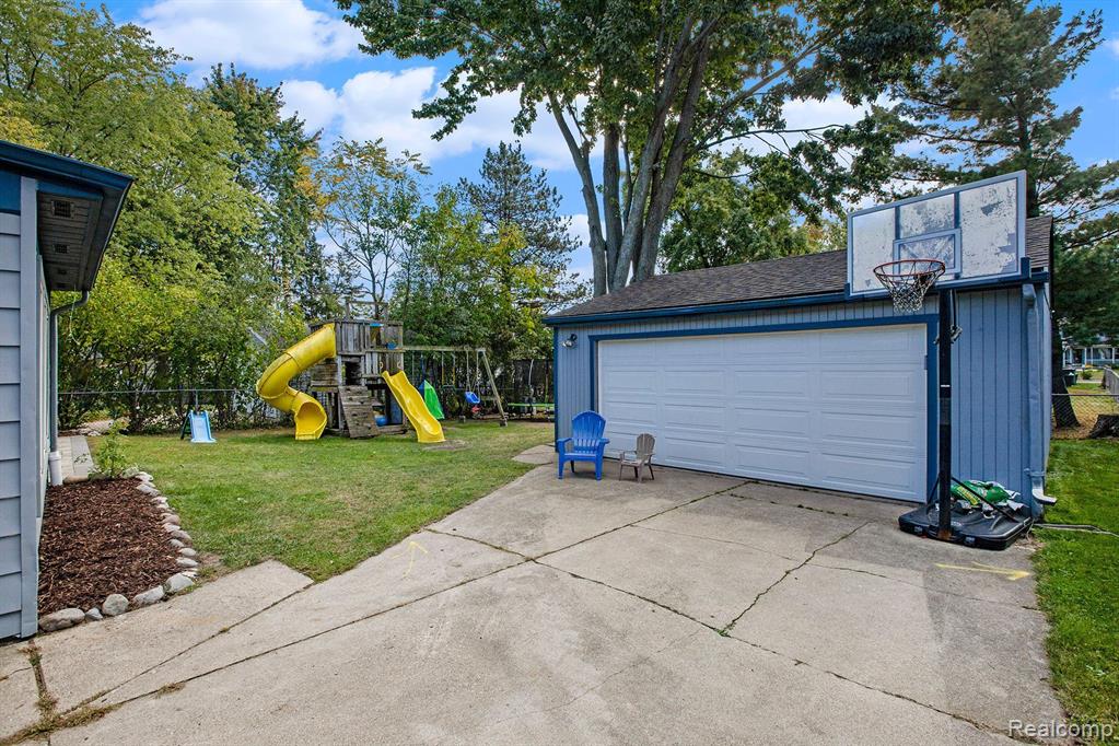 44601 ALBERT Drive, Plymouth, MI 48170 — Photo 23