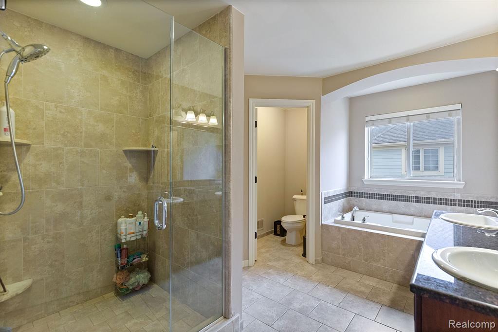 49751 GOLDEN PARK Drive, Shelby Twp, MI 48315 — Photo 25