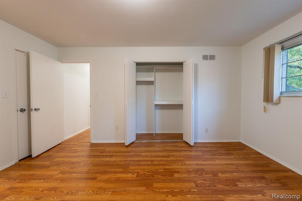 676 E FOX HILLS Drive, Bloomfield Hills, MI 48304 — Photo 5