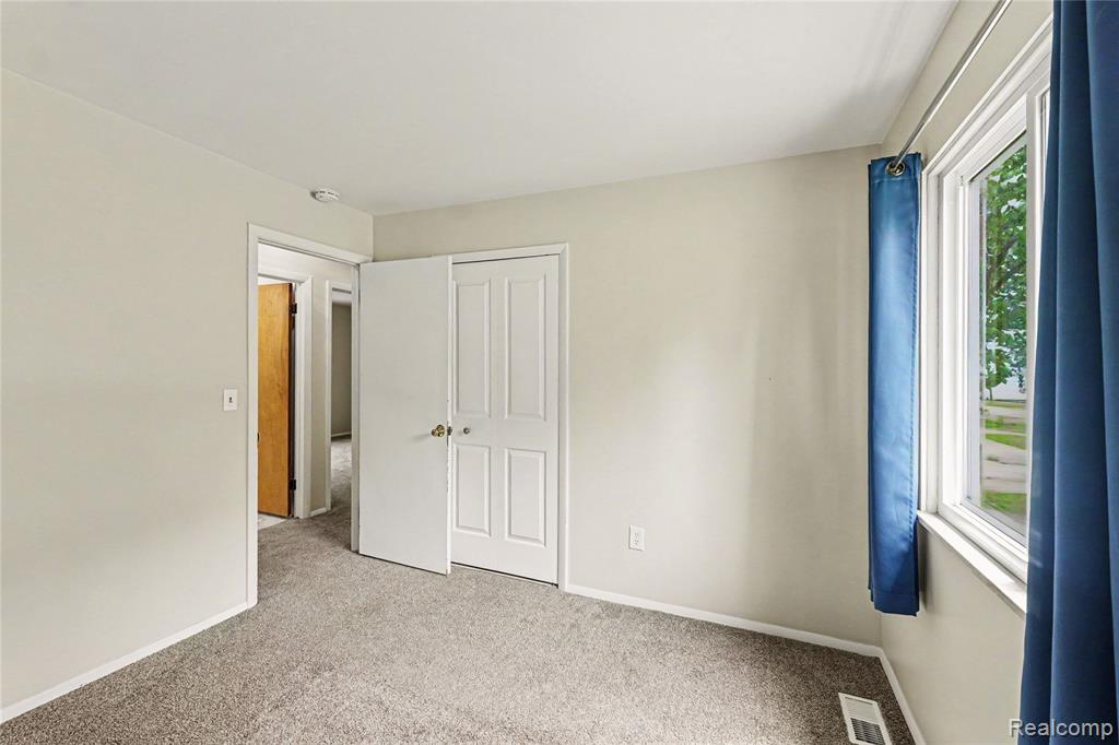 606 Hickory Street, Fenton, MI 48430 — Photo 15