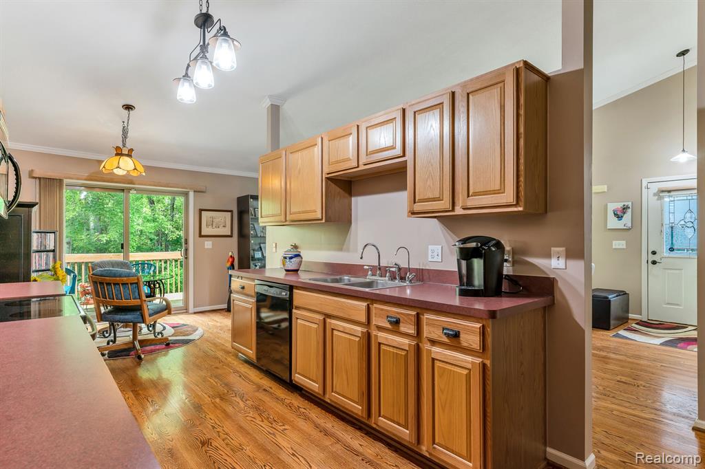 1071 OLD LEAKE, Holly, MI 48442 — Photo 15