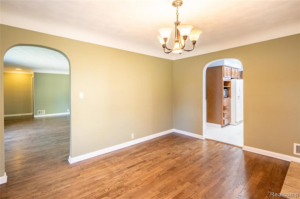 8354 Fenton Road, Grand Blanc, MI 48439 — Photo 17