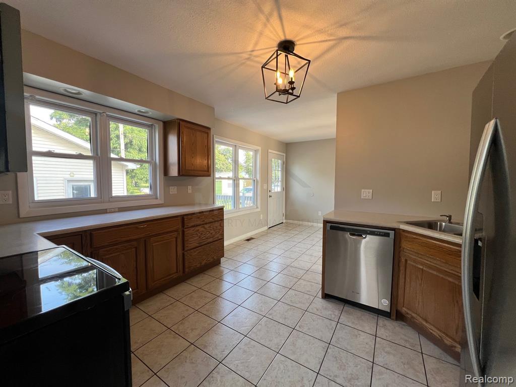 415 S Evans Street, Tecumseh, MI 49286 — Photo 6