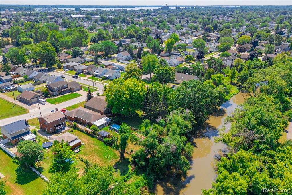 472 Riverside Drive, Wyandotte, MI 48192 — Photo 41