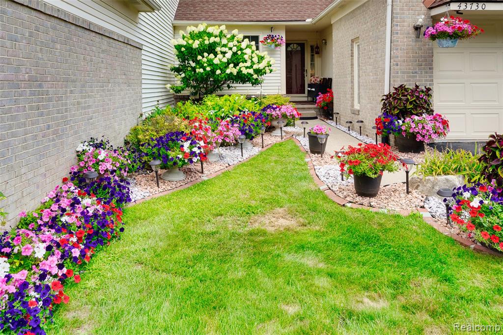 43730 Algonquin Drive, Novi, MI — Photo 2
