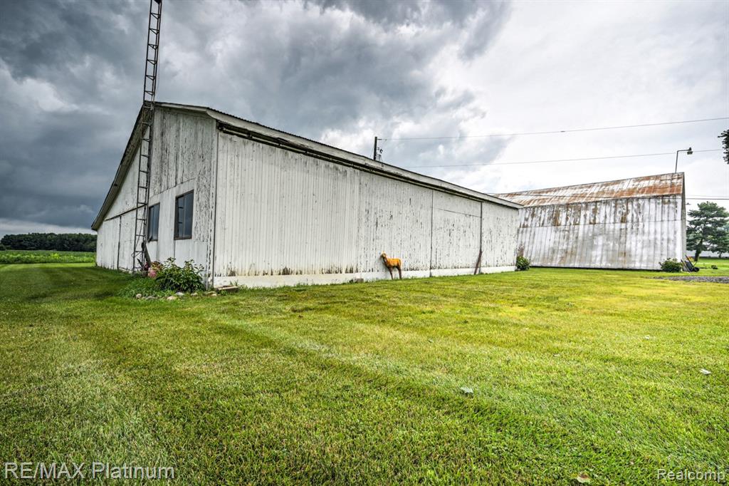 5462 Cook Road, Swartz Creek, MI 48473 — Photo 38