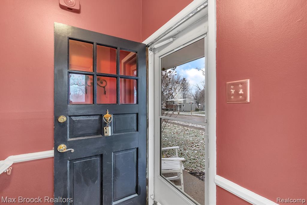 978 PANORAMA Drive, Milford, MI 48381 — Photo 4