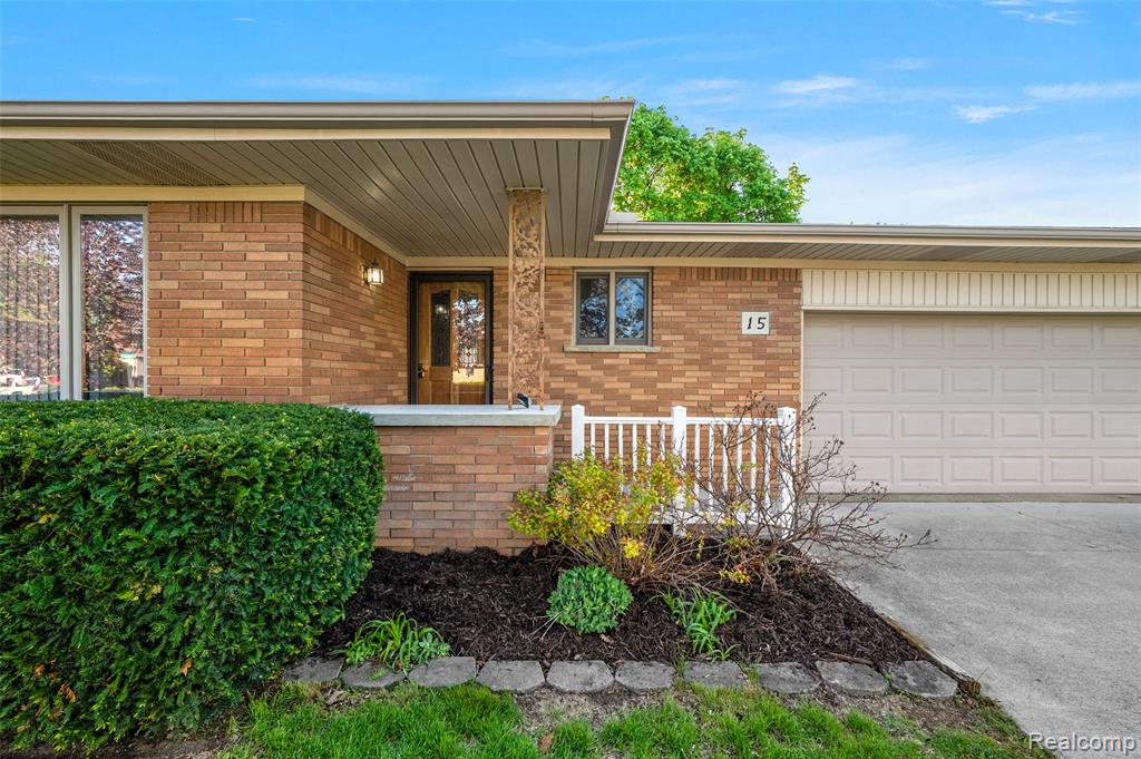 15 Pleasant Lake Drive, Waterford, MI 48327 — Photo 5