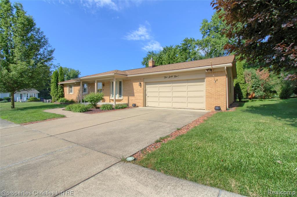 565 Center Ridge, South Lyon, MI 48178 — Photo 2