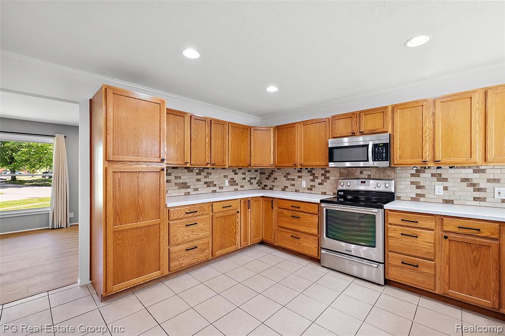 4550 JUSTINE Street, Shelby Twp, MI 48317 — Photo 32