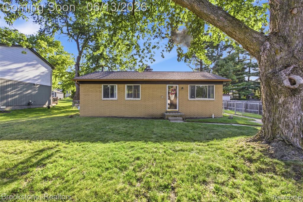 520 May Road, Rochester Hills, MI 48307 — front exterior