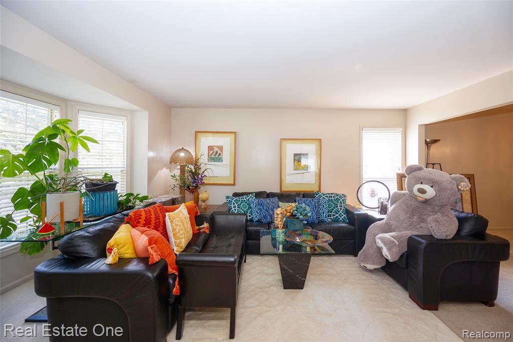 3481 Castlewood Court, Wixom, MI — Photo 21