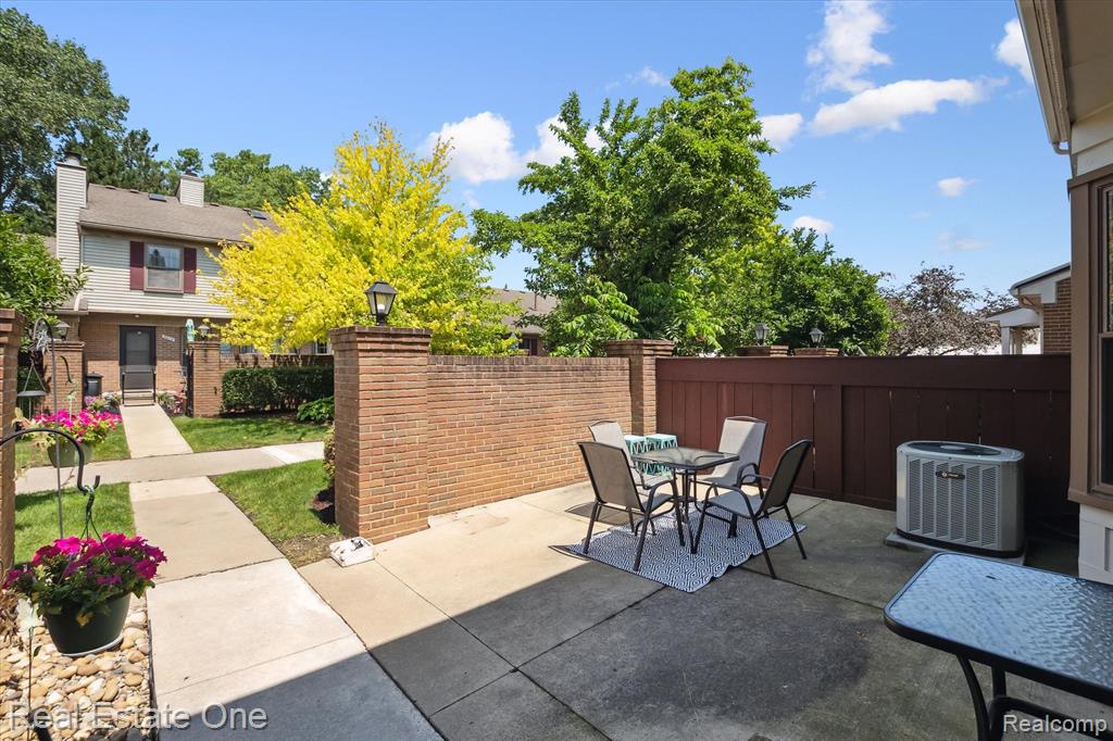 38826 Country Circle, Farmington Hills, MI 48331 — Photo 24