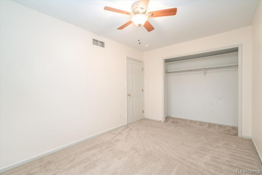 9429 MADISON Drive, Belleville, MI 48111 — Photo 23