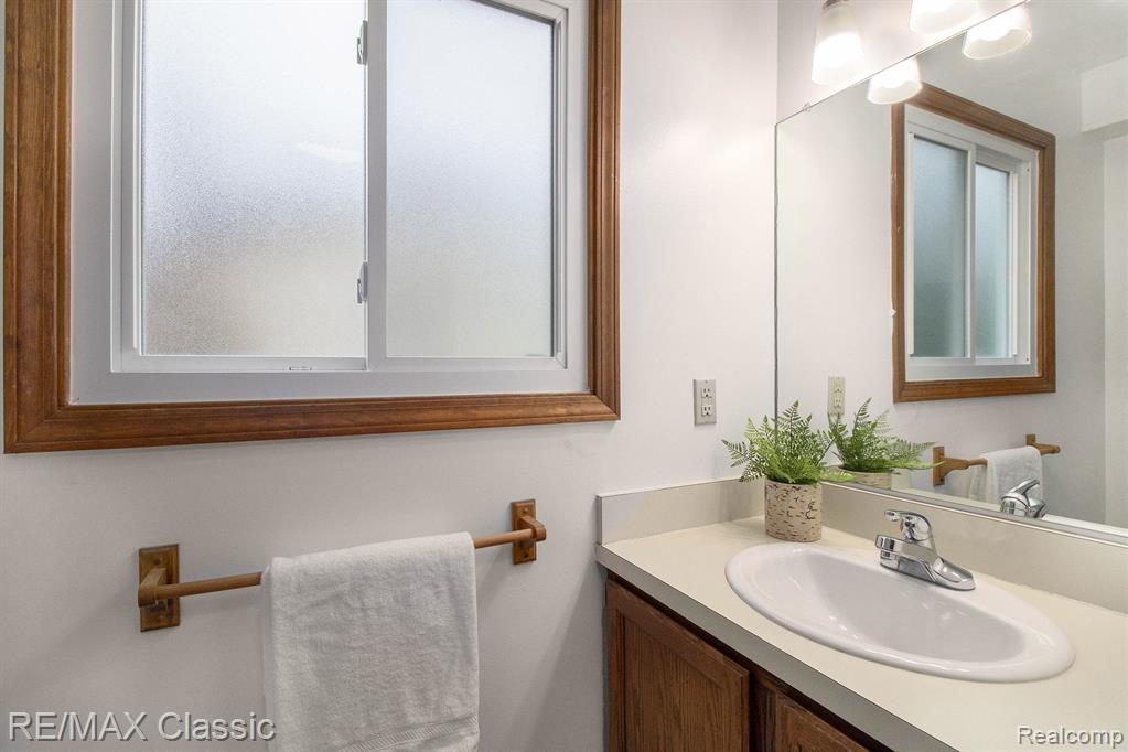25714 BUCKMINSTER Drive, Novi, MI — Photo 9