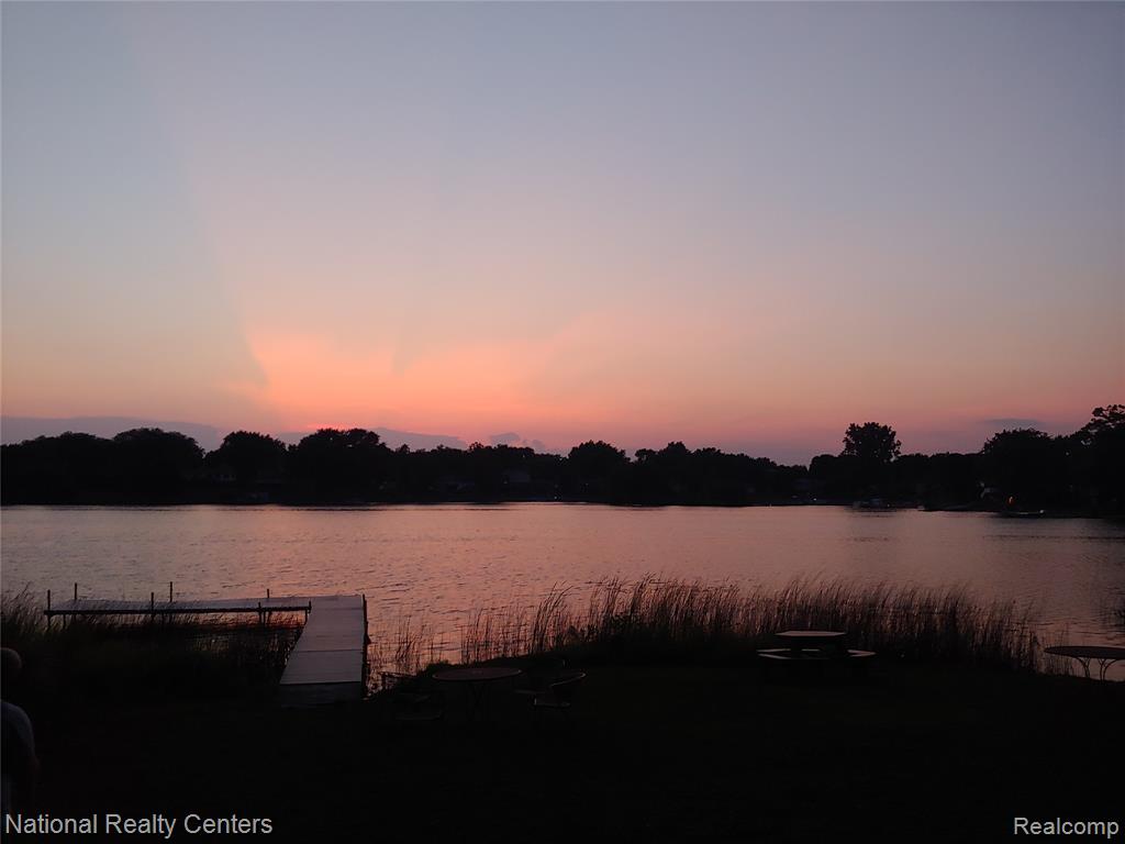 4967 Oak Hill Drive, Waterford, MI 48329 — Photo 32