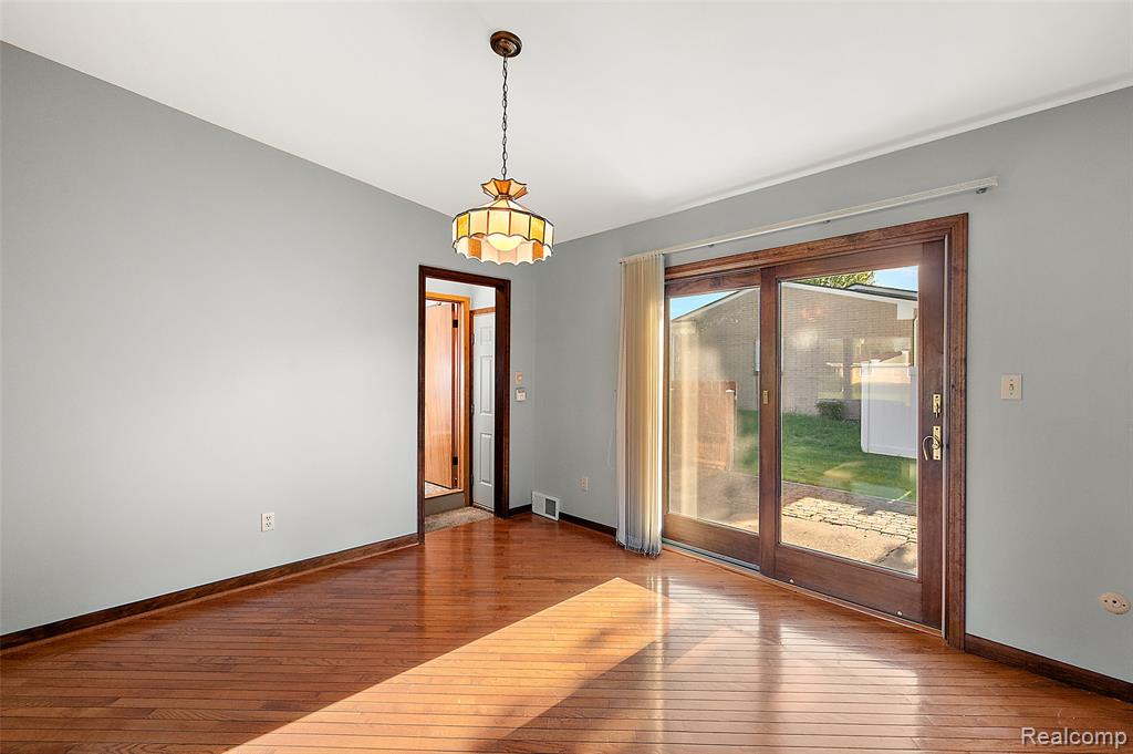 15 Pleasant Lake Drive, Waterford, MI 48327 — Photo 12
