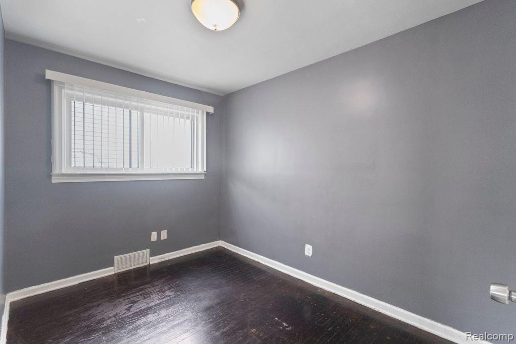 4976 CORNELL Street, Dearborn Heights, MI 48125 — Photo 11