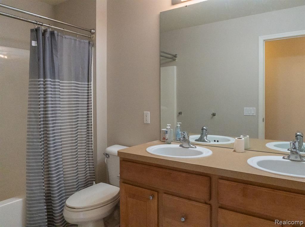 49028 FOUNDERS, Canton, MI 48187 — Photo 13