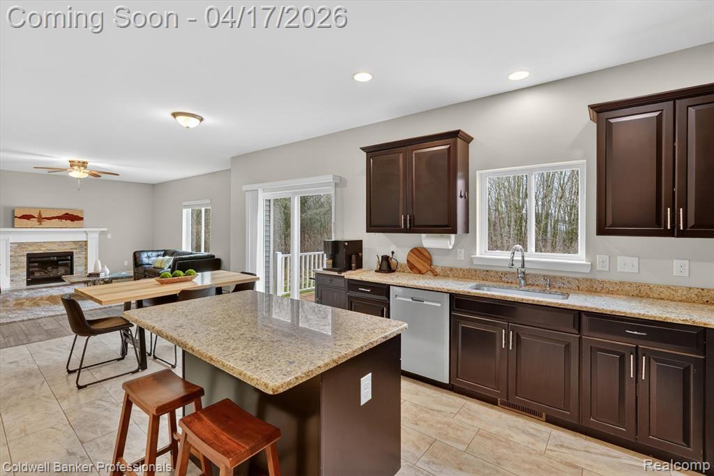 8314 Peninsula Circle, Grand Blanc, MI 48439 — Photo 19