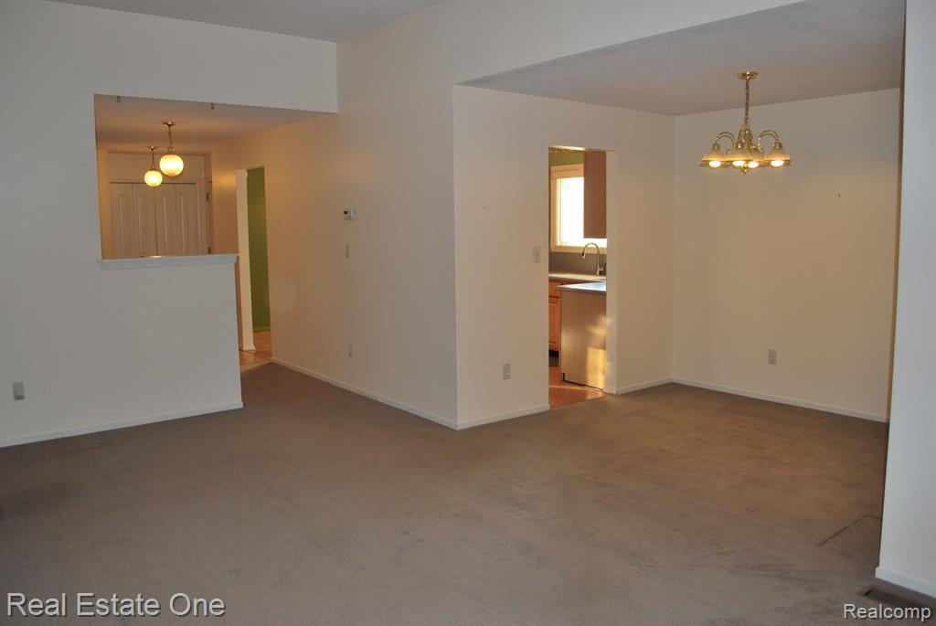 697 RAVENCREST Lane, 5, Westland, MI — Photo 14