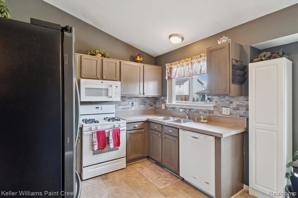 46044 ROYAL Drive, Chesterfield, MI — Photo 13