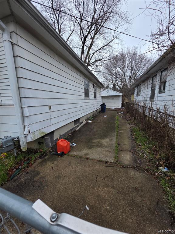 972 BARNEY Avenue, Flint, MI 48503 — Photo 14