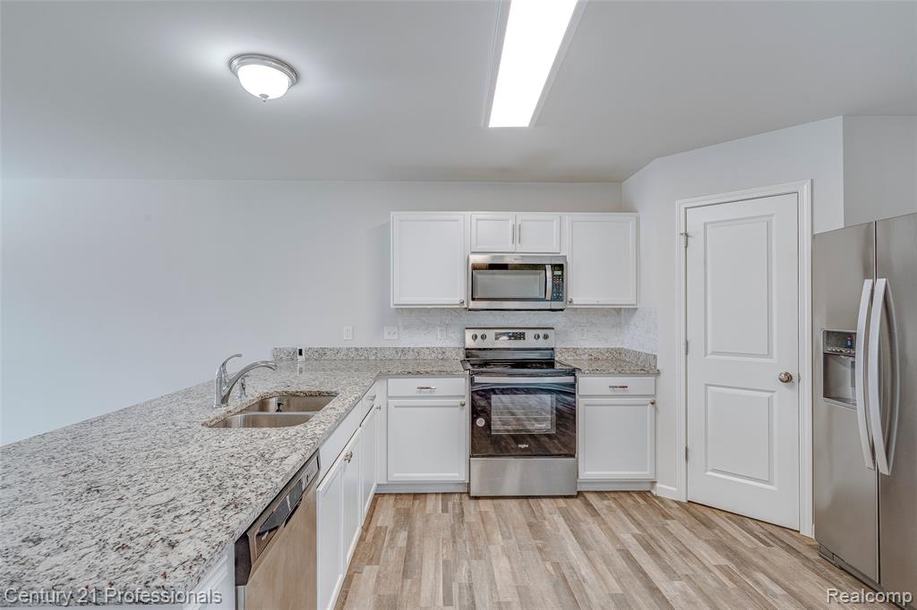 1666 Golfview Drive, Ypsilanti, MI 48198 — Photo 18
