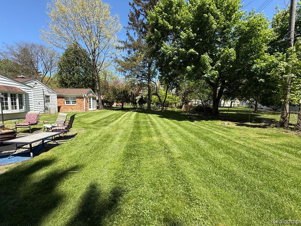 6861 N CLUNBURY Road, West Bloomfield, MI — Photo 36