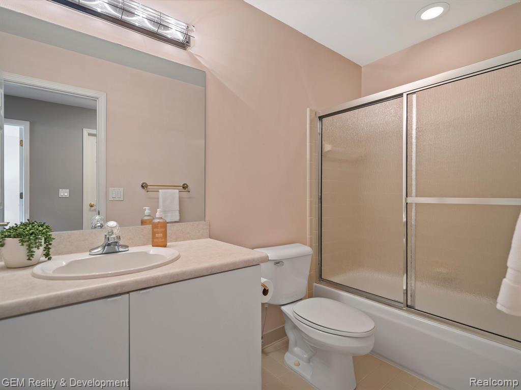 7487 KENNINGTON Boulevard, West Bloomfield, MI — Photo 21