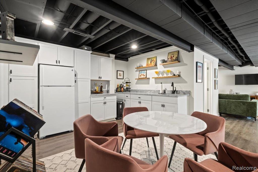 4250 KENT Road, Royal Oak, MI 48073 — Photo 33