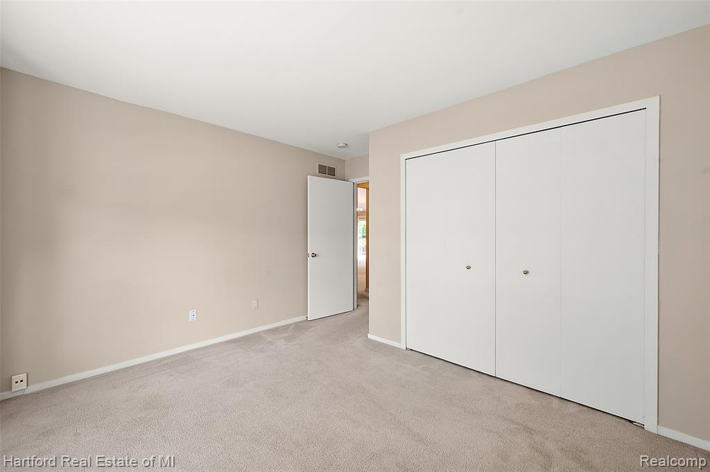 402 Mulberry Drive, Commerce Twp, MI 48390 — Photo 18