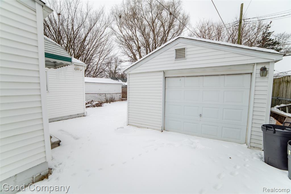 544 E Dallas Avenue, Madison Heights, MI 48071 — Photo 20