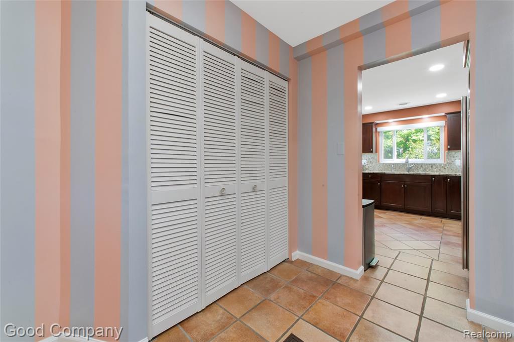 4230 Orchard Way, Bloomfield Hills, MI 48301 — Photo 22
