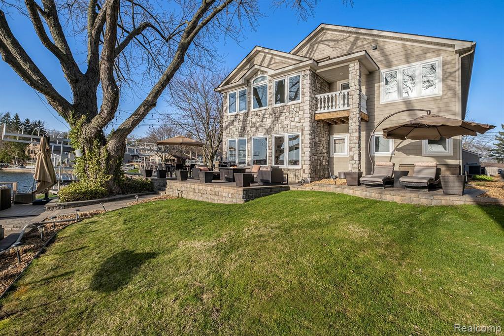 8460 WOODLAND SHORE Drive, Brighton, MI 48114 — Photo 2