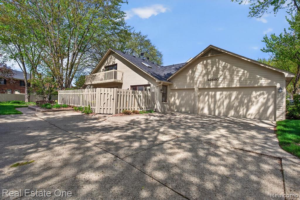42660 Elizabeth Place, Clinton Twp, MI 48038 — Photo 45