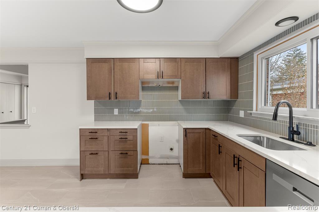 12215 Manor Drive, Southgate, MI 48195 — Photo 10