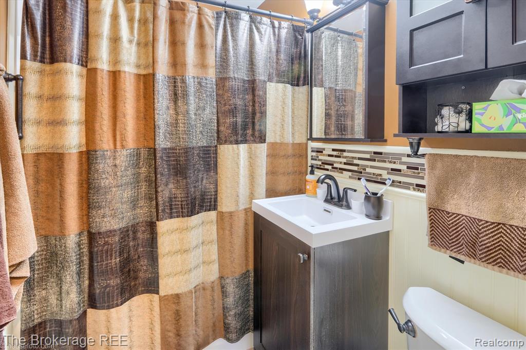 5107 Hartland Drive, Flint, MI 48506 — Photo 39