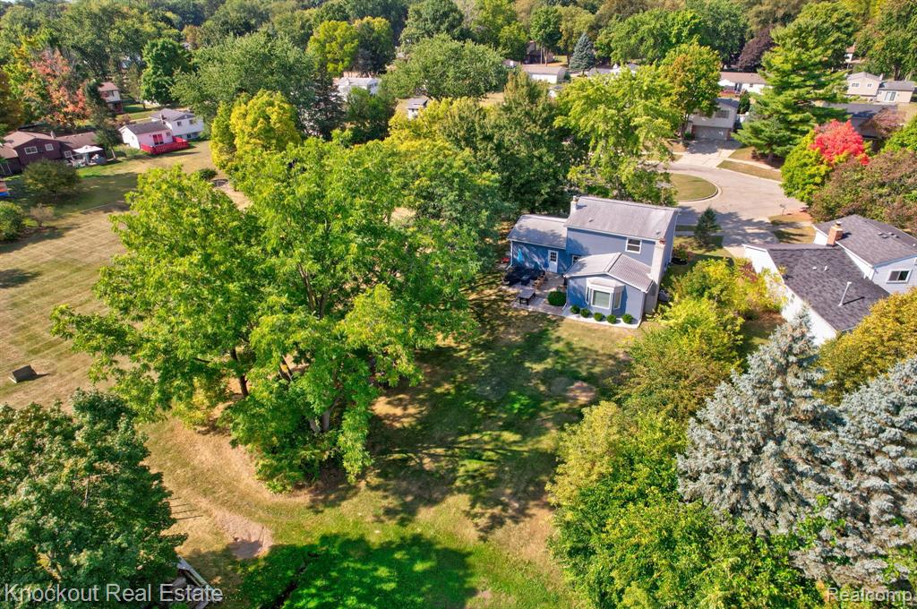 6157 Barker Circle, Waterford, MI 48329 — Photo 49