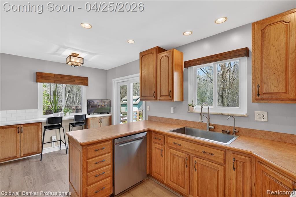 8303 Belle Bluff Drive, Grand Blanc, MI 48439 — Photo 12