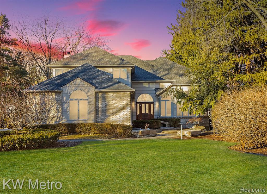 685 TRINWAY Drive, Troy, MI 48085 — front exterior