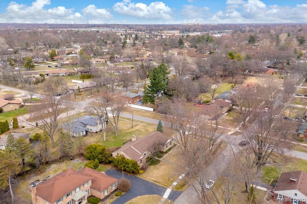 19010 Lacrosse Avenue, Lathrup Village, MI 48076 — Photo 41